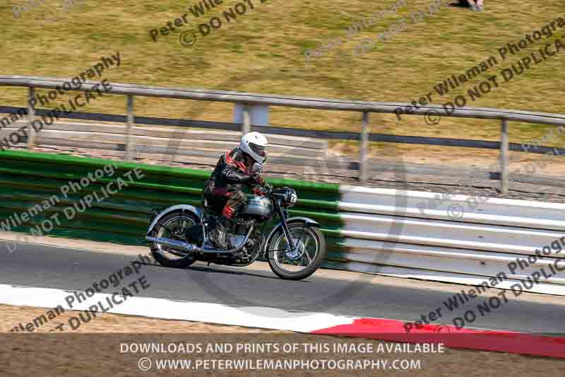 Vintage motorcycle club;eventdigitalimages;mallory park;mallory park trackday photographs;no limits trackdays;peter wileman photography;trackday digital images;trackday photos;vmcc festival 1000 bikes photographs